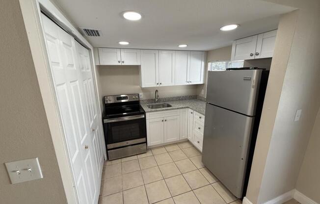 3007 S MANHATTAN AVE