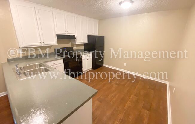 2 beds, 1 bath, 812 sqft, $895, Unit 21