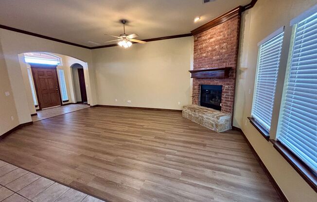 Charming 4 Bed 2 Bath in Yukon