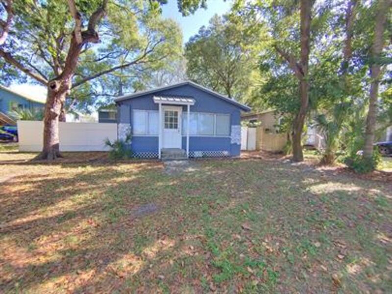 1131 QUEEN N HOUSE ST