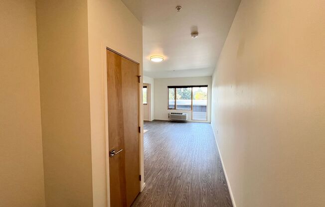 1 bed, 1 bath, 690 sqft, $1,564, Unit 403