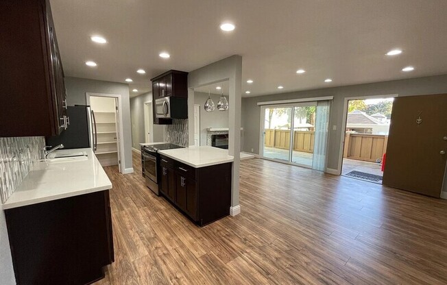 410 AUBURN WAY