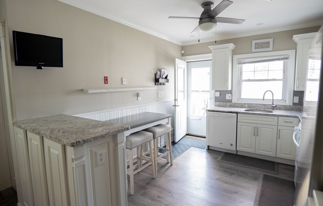 2 beds, 1 bath, 1,250 sqft, $2,900, Unit 1