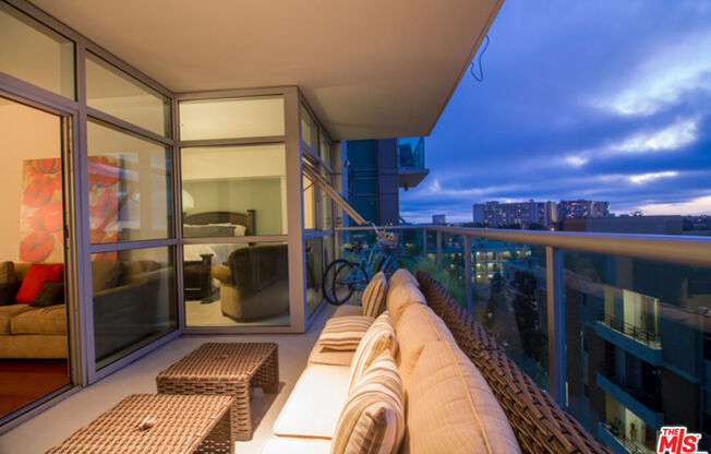 1 bed, 1.5 baths, 959 sqft, $4,495, Unit 719