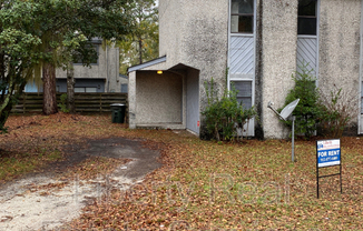 1067 KELLY DR