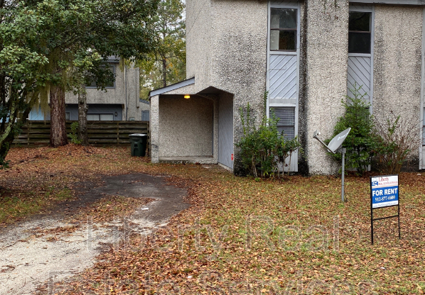 1067 KELLY DR