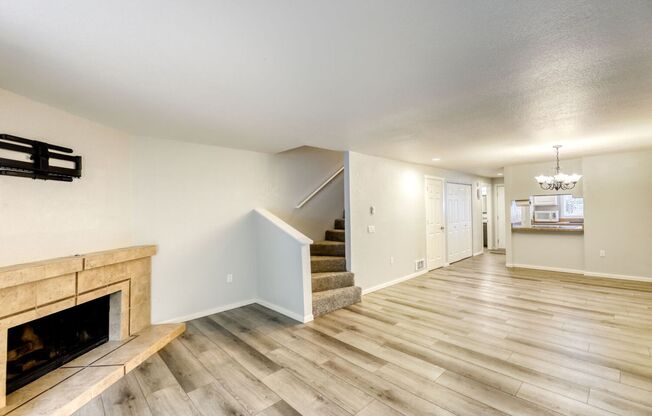 Updated and Well-Equipped 2 Bedroom 1.5 Bath Lynnwood Townhouse!