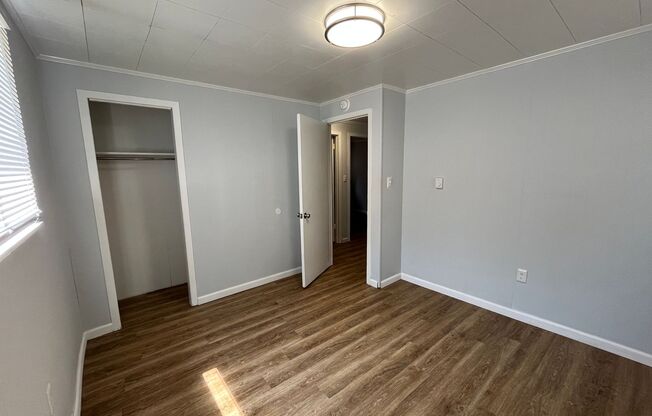3 beds, 1 bath, 900 sqft, $999, Unit 413