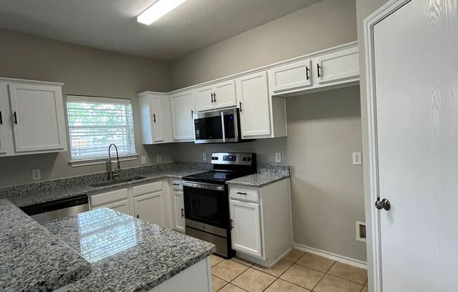Bedrooms, 2.1 bathrooms in Wylie ISD. Great sized kitchen with island, walk in pantry and plenty of cabinet space.