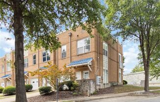 Pristine Condo located in The Colony Condos area!