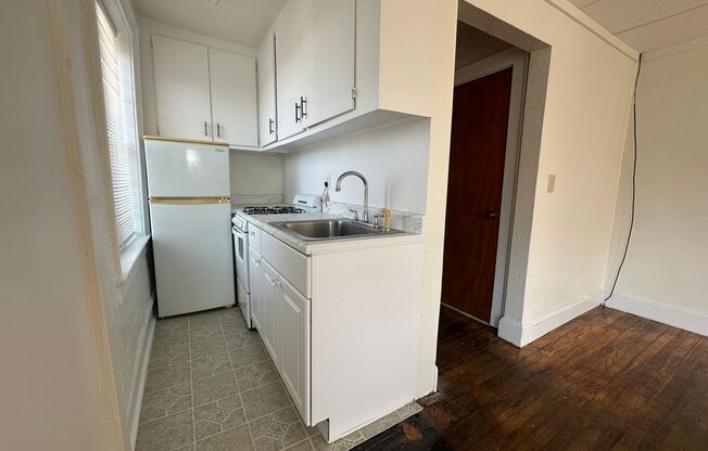 1 bed, 1 bath, $1,450, Unit E