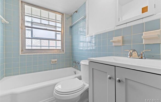 2 beds, 1 bath, 770 sqft, $1,200, Unit Southwest Ave - 2048