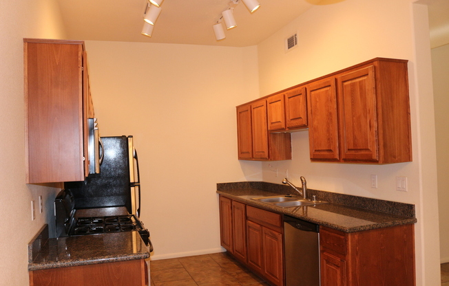 3 beds, 2 baths, $1,595, Unit Parcel #:  176-20-511-176***