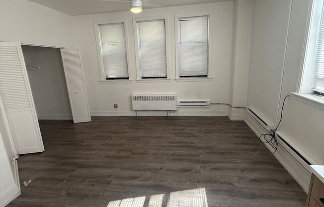 Studio, 1 bath, 500 sqft, $1,395, Unit 102
