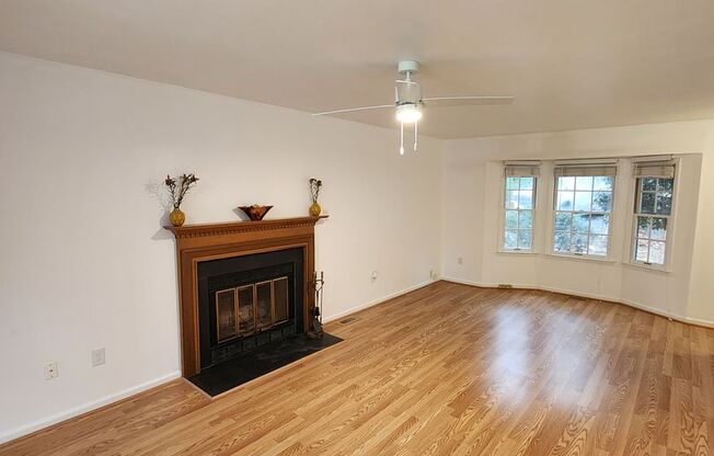 Chapel Hill / House in desirable Fox Meadows AVAILABLE