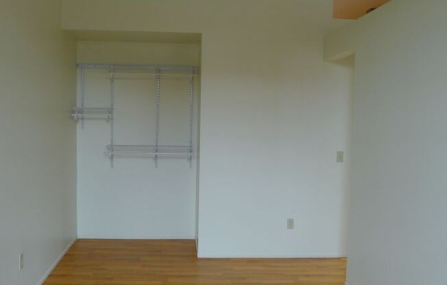 2 beds, 1 bath, 212 sqft, $1,815, Unit 212