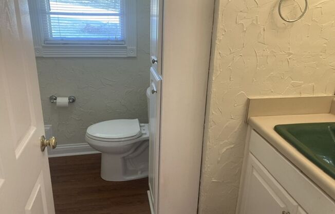 2 beds, 1 bath, $1,600