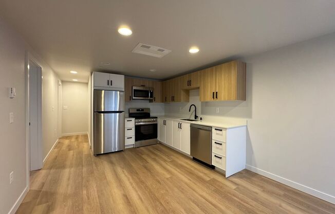 2 beds, 1 bath, $1,949, Unit Unit B