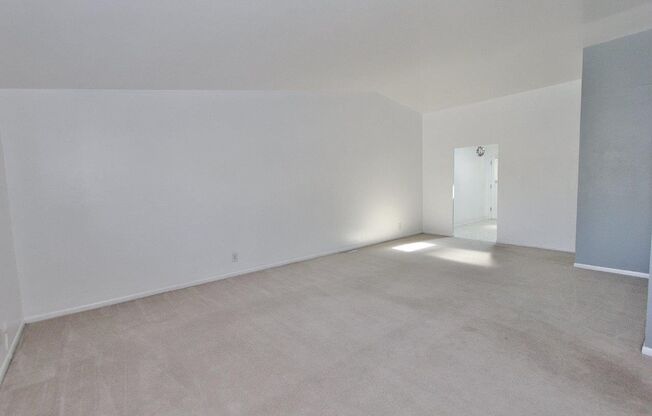 Clean Townhouse Centrally Located on the Bench
