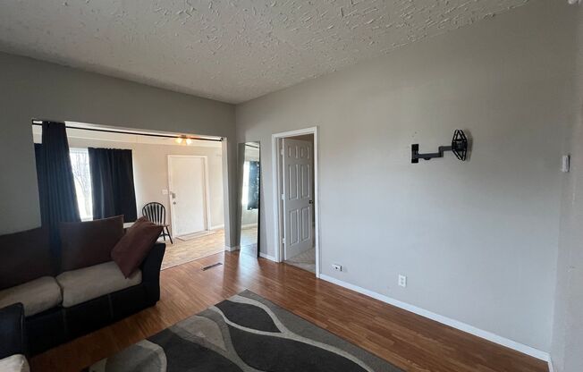 2 beds, 1 bath, $1,000, Unit A423-1