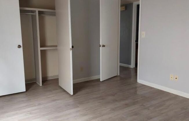 2 beds, 1 bath, $700, Unit 1650-204