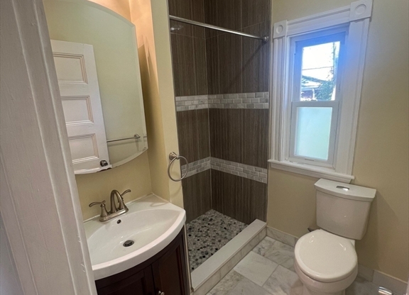 4 beds, 2 baths, 1,700 sqft, $5,400, Unit 2