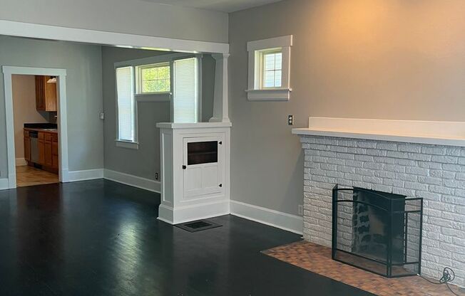 Beautiful renovated Bungalow near downtown Springfield!!