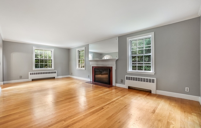 11 SUNHILL LN
