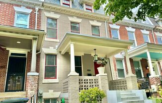 Exquisite 3 Bedroom Columbia Heights Diplomatic Townhome w/Den & Murphy Bed + Backyard