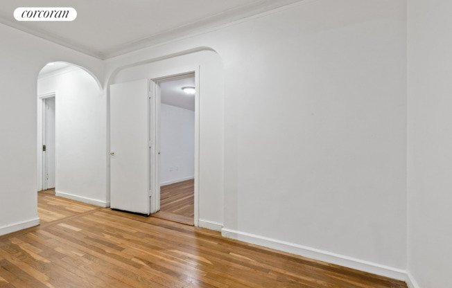 305 W 52 ST