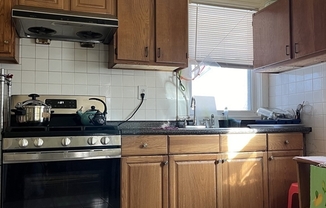 3 beds, 1 bath, 1,000 sqft, $2,300, Unit 1