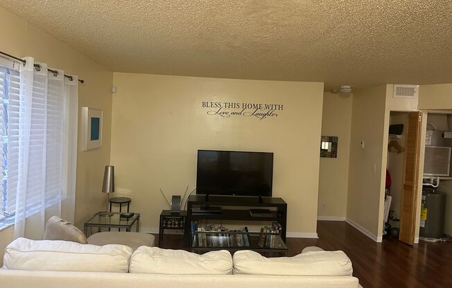 Fully Furnished 1-Bedroom Retreat in Windmill Lakes – Just Bring Your Toothbrush!