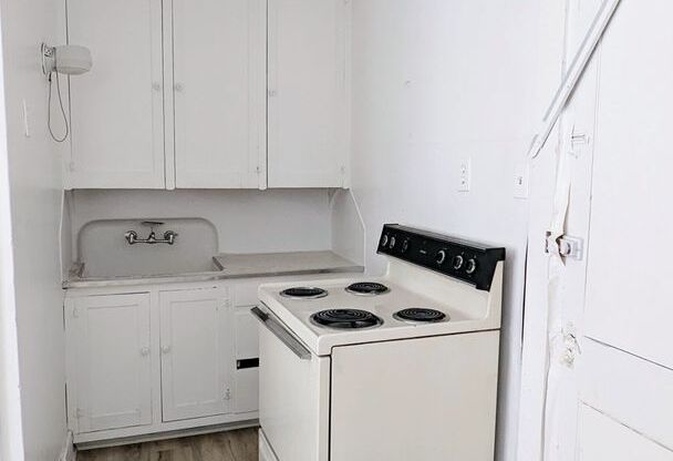 1 bed, 1 bath, $400, Unit 05