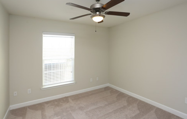 2 beds, 2 baths, 915 sqft, $1,270