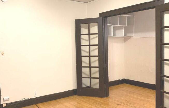 Studio, 1 bath, $875, Unit 13