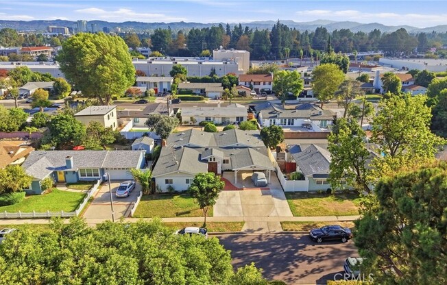 5 beds, 3.5 baths, 2,914 sqft, $5,500