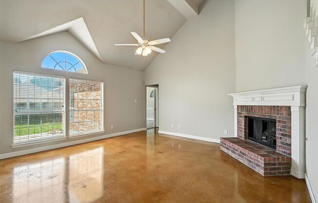 Spacious 5-Bedroom Home in Great Fort Worth Location