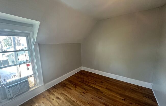 3 beds, 1 bath, 1,368 sqft, $1,695, Unit 1916 N Weber St - Unit B