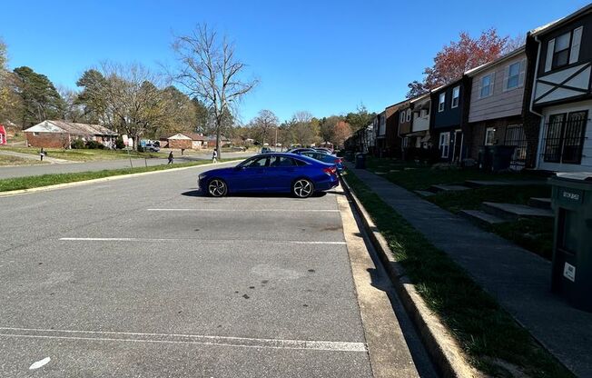 Henrico County Townhouse! 3 beds, 1.5 bath, central laundry, HVAC, parking, all electric!