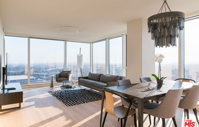 2 beds, 2.5 baths, 1,720 sqft, $6,500