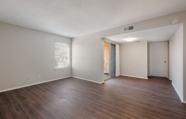 2/2 in the heart of Monte Vista/ Tobin Hill
