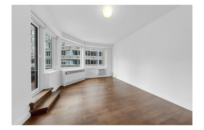 411 E 53 ST