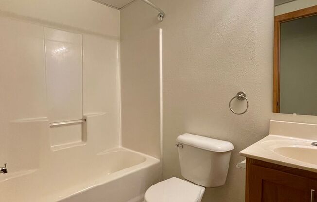 3 beds, 2 baths, 1,360 sqft, $2,800, Unit 307