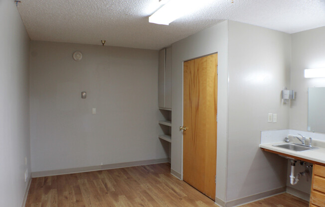 1 bed, 1 bath, 402 sqft, $780, Unit 103