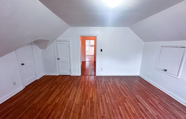 1142 Lyle St