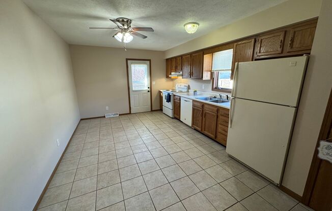 3 beds, 2 baths, $1,650