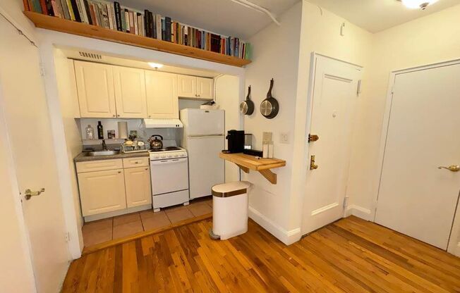 1 bed, 1 bath, $3,300, Unit 4