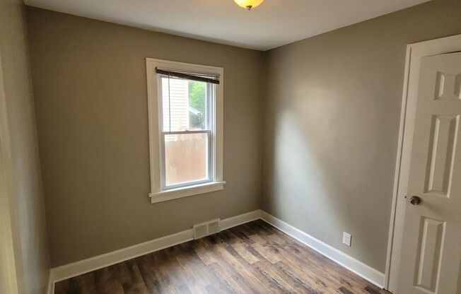 3 beds, 1 bath, $1,050, Unit Down