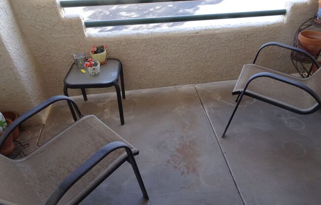 2nd Level 2 bedroom, 2 bathroom condo outside of Summerlin