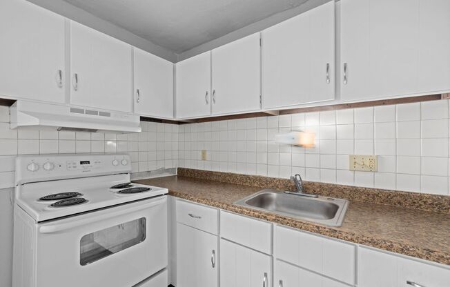 2 beds, 1.5 baths, 830 sqft, $1,300, Unit 9774 Lynntown Court